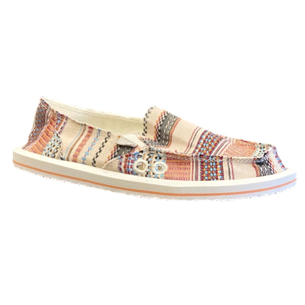 NWT Sanuk Donna Tribal